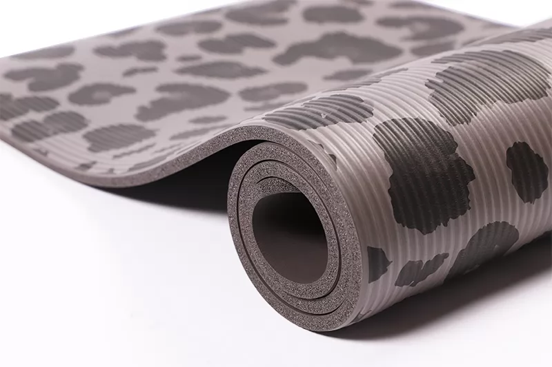 Venta al por mayor de fábrica extra gruesa NBR Fitness Yoga Mat con correa de transporte